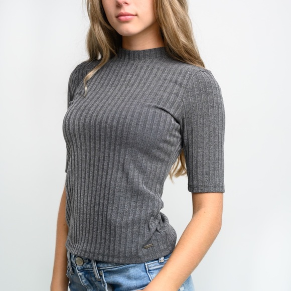 Hollister Grey Ribbed 3/4 Sleeve Mock Neck Top - Picture 1 of 4